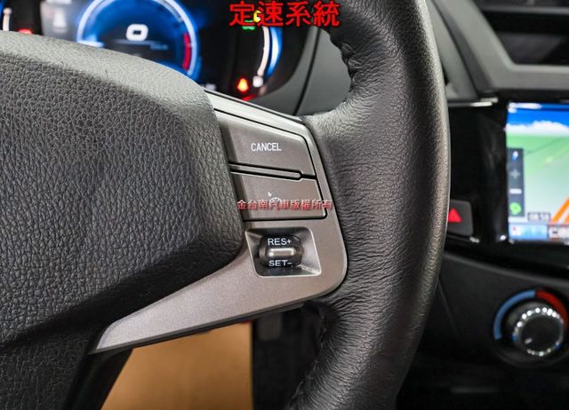 旗艦版才有輪弧✓11月領牌✓一手只跑2.3萬✓全車原板件✓17吋鋁圈✓盲點✓原廠NAVI✓倒車顯影✓可全貸✓附全額發票✓  第13張相片