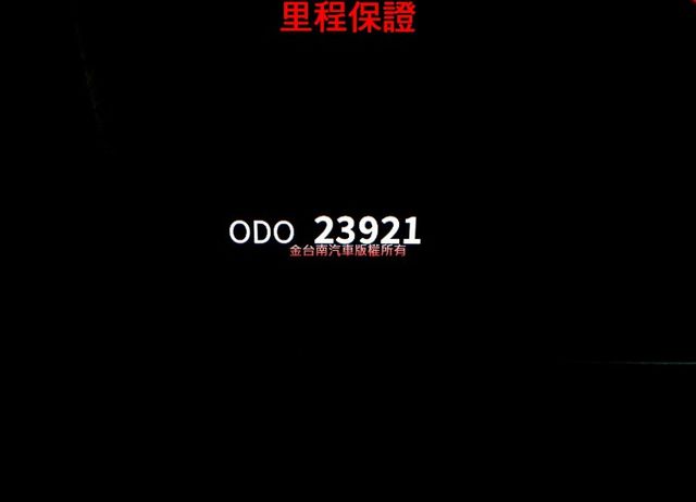 旗艦版才有輪弧✓11月領牌✓一手只跑2.3萬✓全車原板件✓17吋鋁圈✓盲點✓原廠NAVI✓倒車顯影✓可全貸✓附全額發票✓  第15張相片