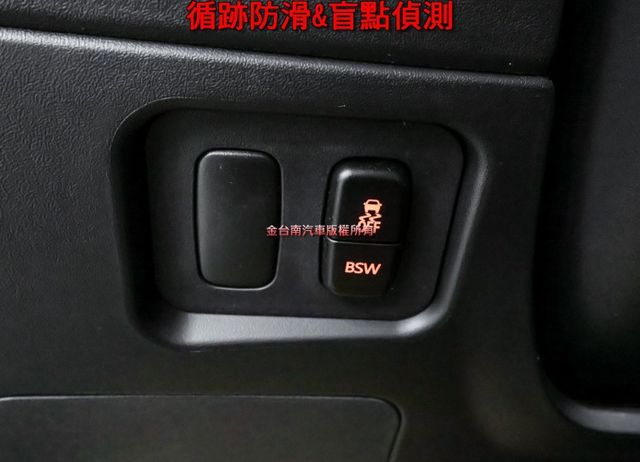 旗艦版才有輪弧✓11月領牌✓一手只跑2.3萬✓全車原板件✓17吋鋁圈✓盲點✓原廠NAVI✓倒車顯影✓可全貸✓附全額發票✓  第16張相片