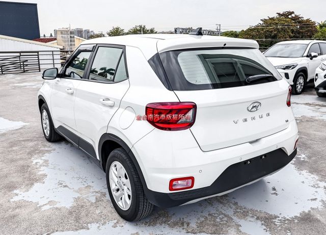 代步通勤好選擇✓一手只跑4.1萬✓全車原板件✓原廠影音✓TCS✓ABS✓全車六安✓可全貸✓不用殺價就很便宜✓  第2張相片