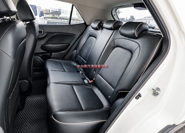 代步通勤好選擇✓一手只跑4.1萬✓全車原板件✓原廠影音✓TCS✓ABS✓全車六安✓可全貸✓不用殺價就很便宜✓  第10張相片