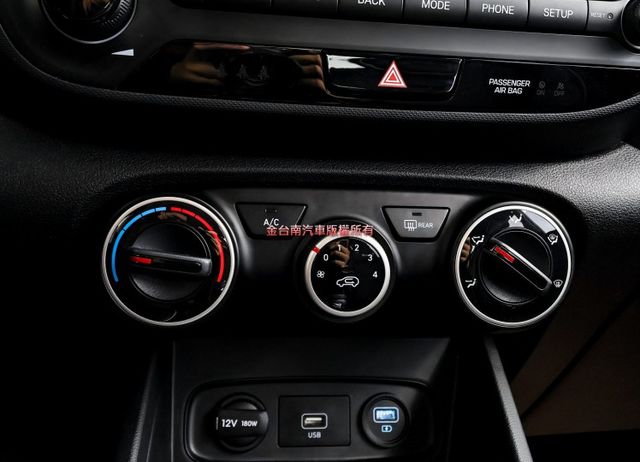 代步通勤好選擇✓一手只跑4.1萬✓全車原板件✓原廠影音✓TCS✓ABS✓全車六安✓可全貸✓不用殺價就很便宜✓  第17張相片