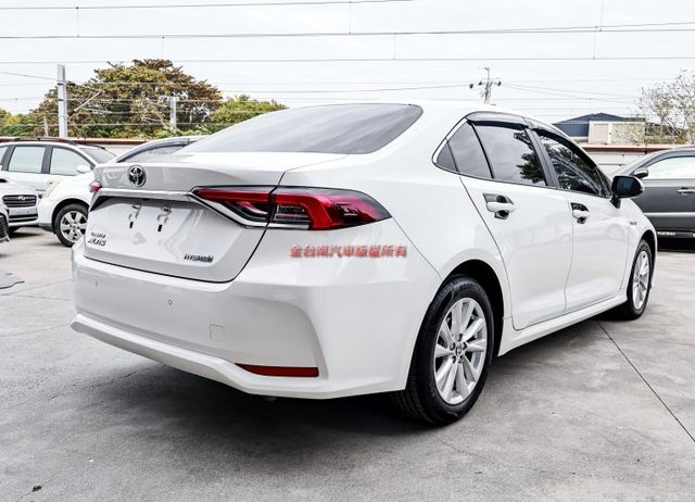 油電尊爵版✓一手車✓全車原板件✓原廠保固至2028✓LV2✓安卓影音✓LED光條尾燈✓真皮方向盤✓可全貸✓  第2張相片