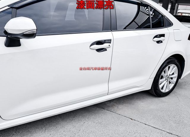 油電尊爵版✓一手車✓全車原板件✓原廠保固至2028✓LV2✓安卓影音✓LED光條尾燈✓真皮方向盤✓可全貸✓  第6張相片