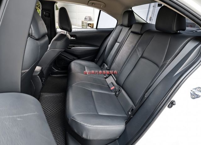 油電尊爵版✓一手車✓全車原板件✓原廠保固至2028✓LV2✓安卓影音✓LED光條尾燈✓真皮方向盤✓可全貸✓  第8張相片