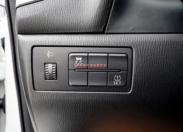 輪胎剛換新✓日本原裝進口✓17年式✓16/12出廠✓只跑9.6萬✓定速✓衛星導航✓iKEY✓恆溫✓循跡防滑✓  第10張相片