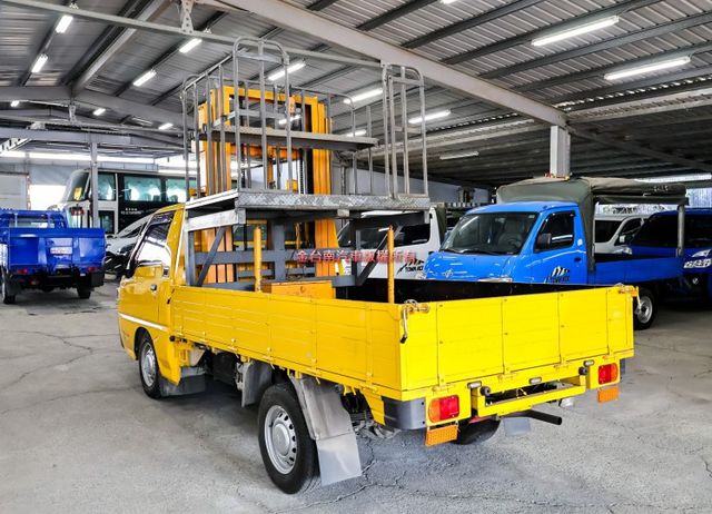 自排✓高空作業車✓驗車需拆除✓一手車✓只跑4.3萬✓全車原板件✓定速✓TCS✓電動窗✓可全貸✓不用殺價就很便宜✓  第2張相片