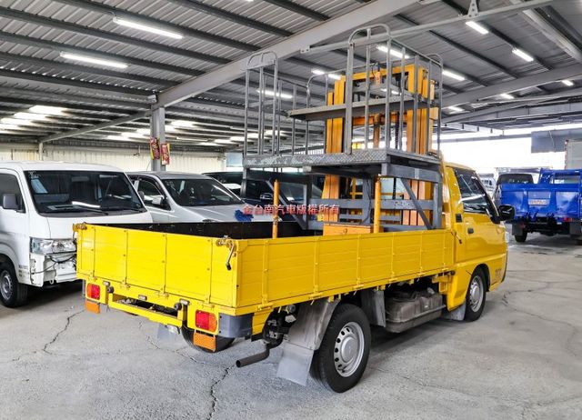 自排✓高空作業車✓驗車需拆除✓一手車✓只跑4.3萬✓全車原板件✓定速✓TCS✓電動窗✓可全貸✓不用殺價就很便宜✓  第4張相片