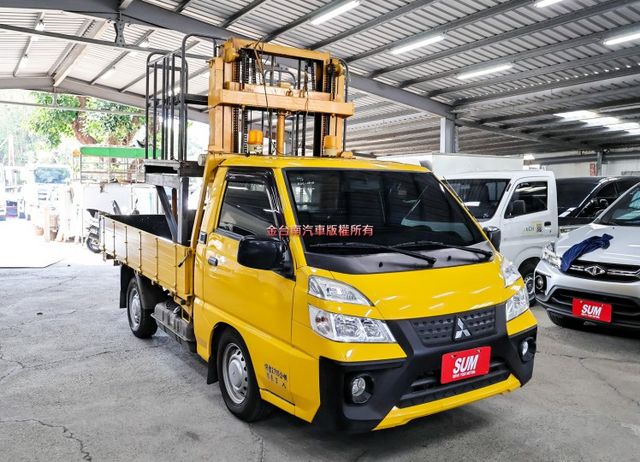 自排✓高空作業車✓驗車需拆除✓一手車✓只跑4.3萬✓全車原板件✓定速✓TCS✓電動窗✓可全貸✓不用殺價就很便宜✓  第5張相片