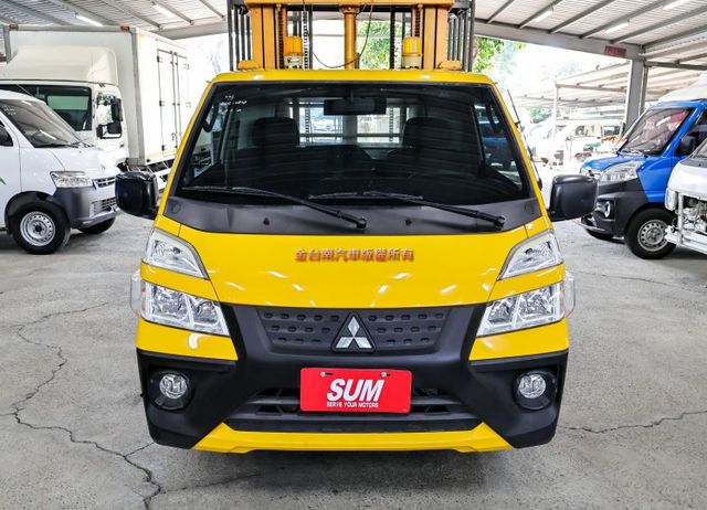 自排✓高空作業車✓驗車需拆除✓一手車✓只跑4.3萬✓全車原板件✓定速✓TCS✓電動窗✓可全貸✓不用殺價就很便宜✓  第6張相片