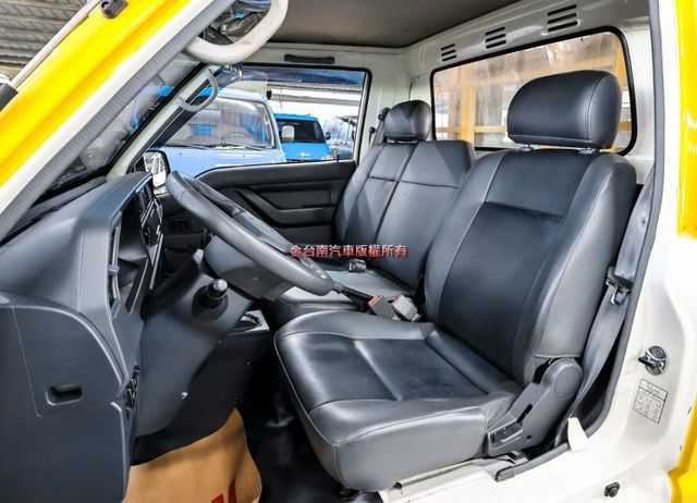 自排✓高空作業車✓驗車需拆除✓一手車✓只跑4.3萬✓全車原板件✓定速✓TCS✓電動窗✓可全貸✓不用殺價就很便宜✓  第7張相片