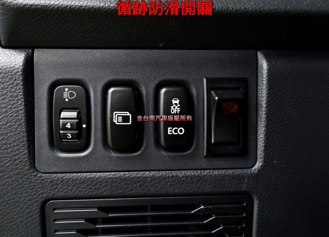 自排✓高空作業車✓驗車需拆除✓一手車✓只跑4.3萬✓全車原板件✓定速✓TCS✓電動窗✓可全貸✓不用殺價就很便宜✓  第9張相片