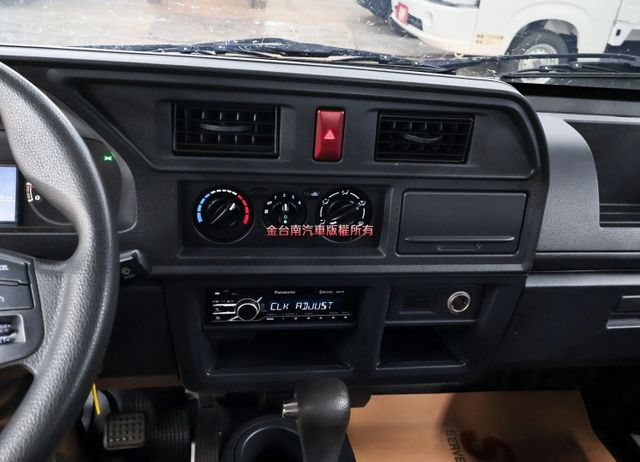 自排✓高空作業車✓驗車需拆除✓一手車✓只跑4.3萬✓全車原板件✓定速✓TCS✓電動窗✓可全貸✓不用殺價就很便宜✓  第12張相片