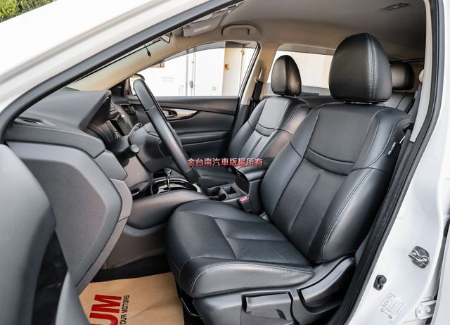 一手車✓只跑5.9萬✓原廠保養✓全車原板件✓ACC✓AEB✓車道偏離✓環景✓車載系統✓全車六安✓可全貸✓  第8張相片