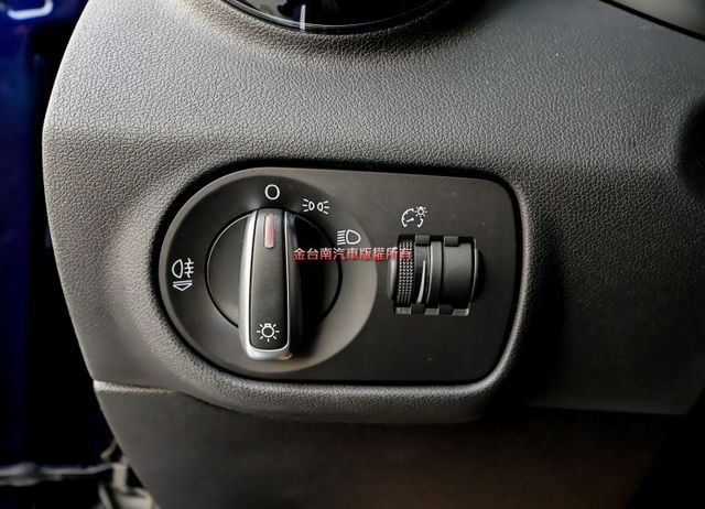 1.0 省油省稅金✓渦輪✓只跑6.3萬✓全車原鈑件✓大螢幕影音✓衛星導航✓倒車顯影✓ABS✓TCS✓里程保證 可全貸!  第12張相片