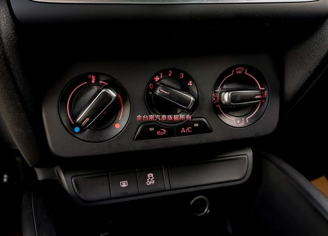 1.0 省油省稅金✓渦輪✓只跑6.3萬✓全車原鈑件✓大螢幕影音✓衛星導航✓倒車顯影✓ABS✓TCS✓里程保證 可全貸!  第20張相片