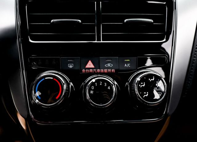 經典版✓只跑9千✓ABS✓循跡防滑✓九安✓電子後視鏡✓里程保證✓原廠保固中✓  第15張相片