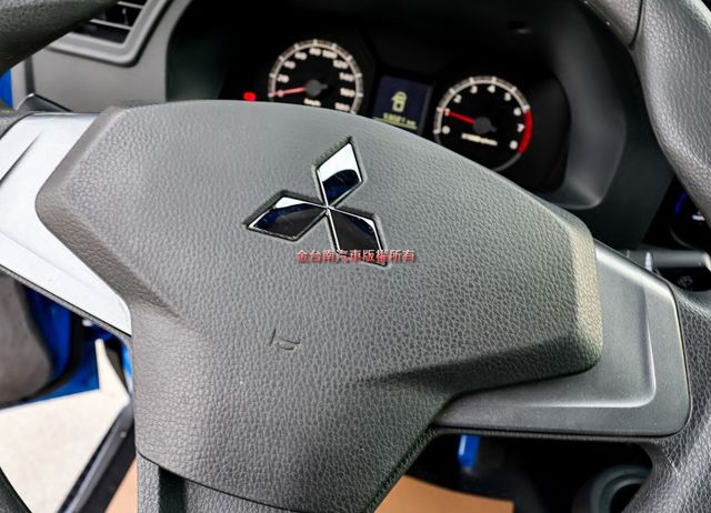 附全額發票✓伸縮貨篷✓一手車✓只跑5.3萬✓循跡防滑✓ABS✓倒車顯影✓原廠保養✓里程保證✓打拼事業好幫手✓  第11張相片