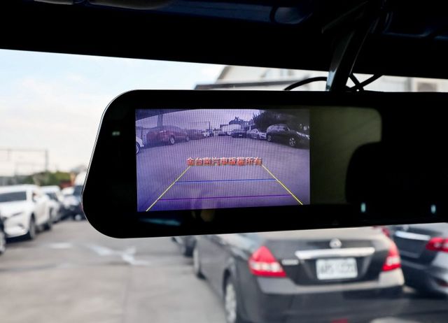 附全額發票✓伸縮貨篷✓一手車✓只跑5.3萬✓循跡防滑✓ABS✓倒車顯影✓原廠保養✓里程保證✓打拼事業好幫手✓  第14張相片