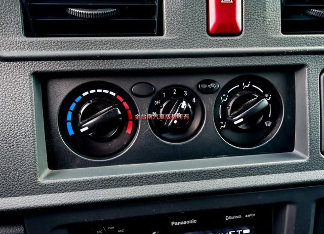 附全額發票✓伸縮貨篷✓一手車✓只跑5.3萬✓循跡防滑✓ABS✓倒車顯影✓原廠保養✓里程保證✓打拼事業好幫手✓  第15張相片