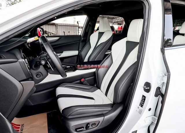 450h 市場唯一✓F-Sport✓12月領牌✓一手跑4.6萬✓原鈑件✓記憶椅✓✓天窗✓車載系統✓LV2✓環景✓  第7張相片