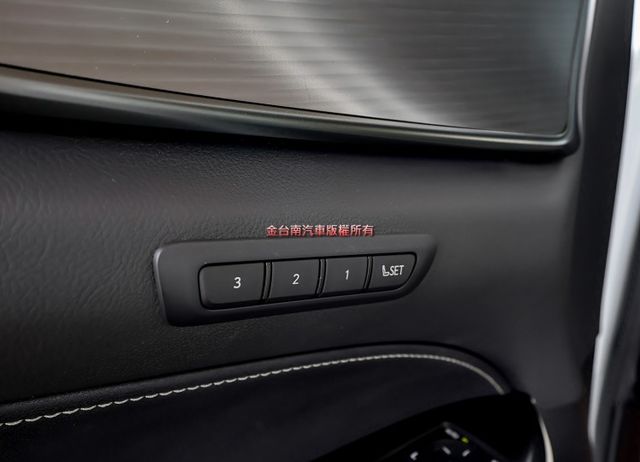 450h 市場唯一✓F-Sport✓12月領牌✓一手跑4.6萬✓原鈑件✓記憶椅✓✓天窗✓車載系統✓LV2✓環景✓  第9張相片