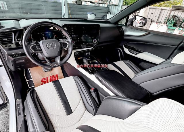 450h 市場唯一✓F-Sport✓12月領牌✓一手跑4.6萬✓原鈑件✓記憶椅✓✓天窗✓車載系統✓LV2✓環景✓  第11張相片