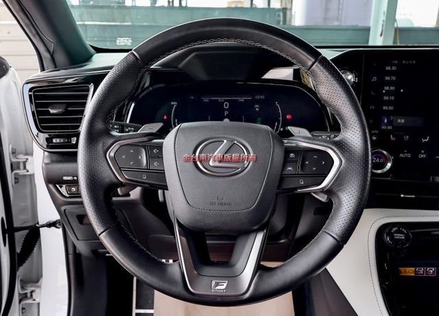 450h 市場唯一✓F-Sport✓12月領牌✓一手跑4.6萬✓原鈑件✓記憶椅✓✓天窗✓車載系統✓LV2✓環景✓  第12張相片