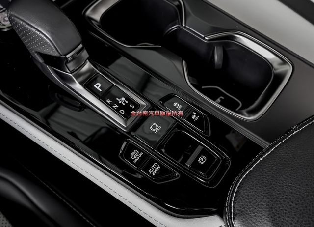 450h 市場唯一✓F-Sport✓12月領牌✓一手跑4.6萬✓原鈑件✓記憶椅✓✓天窗✓車載系統✓LV2✓環景✓  第18張相片