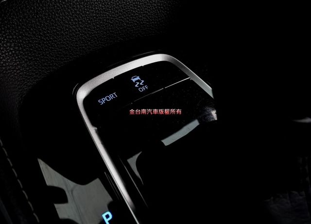 20年式✓19/10出廠✓最高旗艦版✓快撥✓雙區恆溫✓只跑10.2萬✓原鈑件✓iKEY✓雙電熱椅✓LV2✓  第17張相片