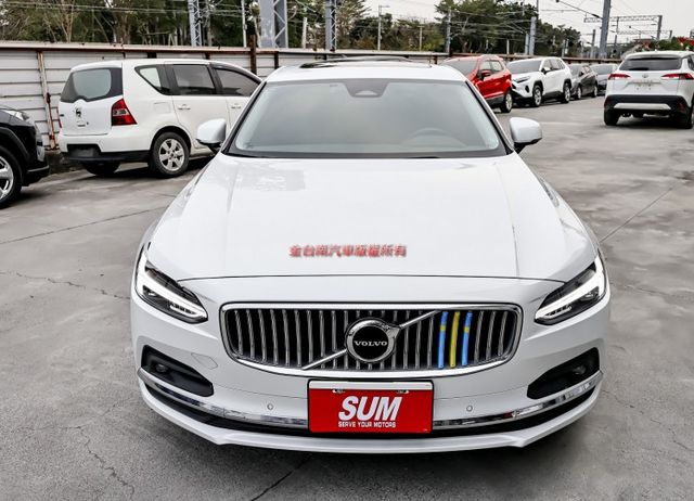 B4✓只跑1.9萬✓原鈑件✓LV2✓全景天窗✓記憶椅✓電動後廂蓋✓LED頭尾燈✓原廠保養✓  第4張相片