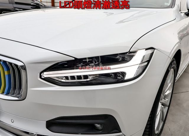 B4✓只跑1.9萬✓原鈑件✓LV2✓全景天窗✓記憶椅✓電動後廂蓋✓LED頭尾燈✓原廠保養✓  第5張相片