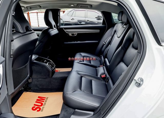 B4✓只跑1.9萬✓原鈑件✓LV2✓全景天窗✓記憶椅✓電動後廂蓋✓LED頭尾燈✓原廠保養✓  第8張相片