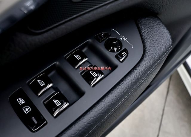 B4✓只跑1.9萬✓原鈑件✓LV2✓全景天窗✓記憶椅✓電動後廂蓋✓LED頭尾燈✓原廠保養✓  第10張相片