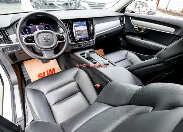 B4✓只跑1.9萬✓原鈑件✓LV2✓全景天窗✓記憶椅✓電動後廂蓋✓LED頭尾燈✓原廠保養✓  第11張相片