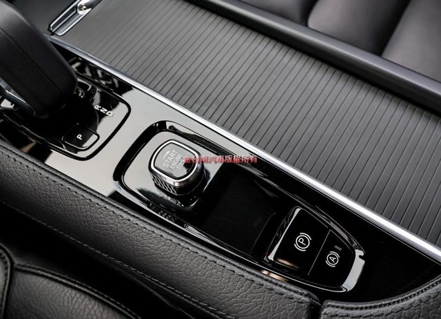 B4✓只跑1.9萬✓原鈑件✓LV2✓全景天窗✓記憶椅✓電動後廂蓋✓LED頭尾燈✓原廠保養✓  第20張相片