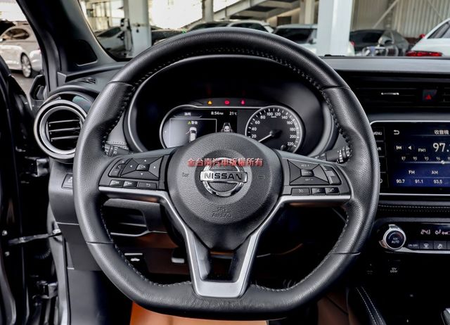 智行旗艦版✓一手車✓只跑5.1萬✓AEB✓盲點✓環景✓iKEY✓恆溫✓LED頭燈✓車頂行李架✓里程保證✓可全貸!  第14張相片