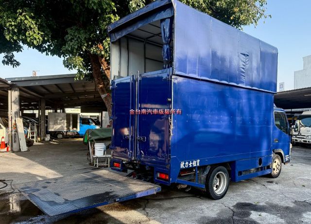 硬式油壓升降車棚✓內高270cm✓最低183cm✓11.5呎✓雙芯尾門✓只跑3萬✓原鈑件✓附全額發票!  第2張相片