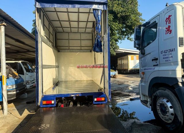 硬式油壓升降車棚✓內高270cm✓最低183cm✓11.5呎✓雙芯尾門✓只跑3萬✓原鈑件✓附全額發票!  第6張相片