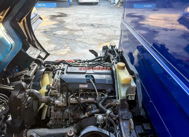 硬式油壓升降車棚✓內高270cm✓最低183cm✓11.5呎✓雙芯尾門✓只跑3萬✓原鈑件✓附全額發票!  第7張相片