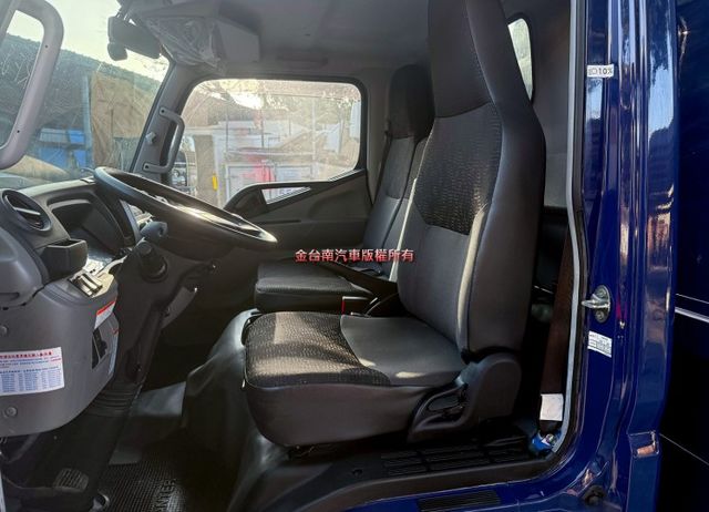 硬式油壓升降車棚✓內高270cm✓最低183cm✓11.5呎✓雙芯尾門✓只跑3萬✓原鈑件✓附全額發票!  第9張相片