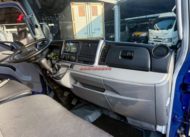 硬式油壓升降車棚✓內高270cm✓最低183cm✓11.5呎✓雙芯尾門✓只跑3萬✓原鈑件✓附全額發票!  第12張相片