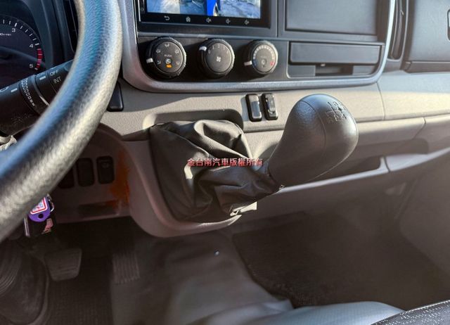 硬式油壓升降車棚✓內高270cm✓最低183cm✓11.5呎✓雙芯尾門✓只跑3萬✓原鈑件✓附全額發票!  第15張相片