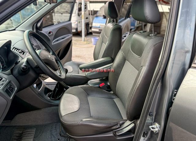 稀有手排車✓車況超好✓定時保養✓冷氣超冷✓四輪更換✓音響主機✓附全額發票✓  第9張相片