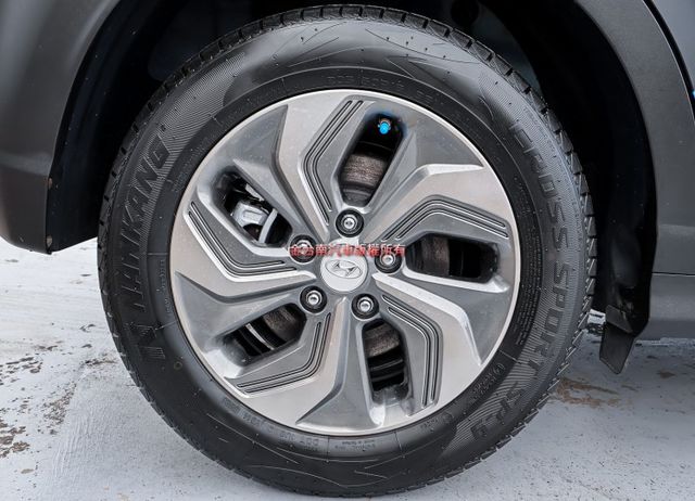 油電頂級版✓只跑3.9萬✓全車原板件✓ACC✓AEB✓車道維持✓車載系統✓倒車顯影✓可全貸✓不用殺價就很便宜✓  第7張相片