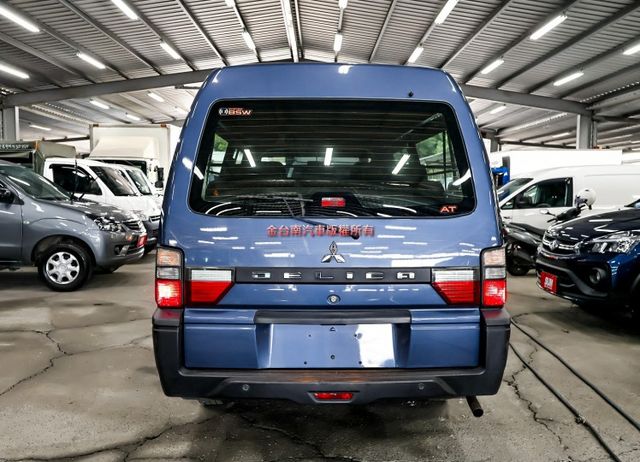 23年式 11月出廠 廂式 自排 一手車 原鈑件 定速 盲點 ABS 循跡防滑 里程保證 附全額發票!  第3張相片