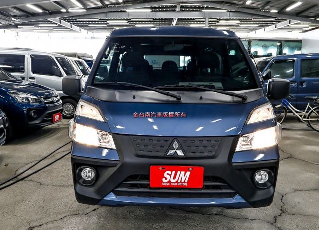 23年式 11月出廠 廂式 自排 一手車 原鈑件 定速 盲點 ABS 循跡防滑 里程保證 附全額發票!  第5張相片