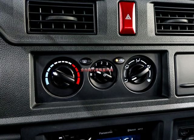 23年式 11月出廠 廂式 自排 一手車 原鈑件 定速 盲點 ABS 循跡防滑 里程保證 附全額發票!  第12張相片