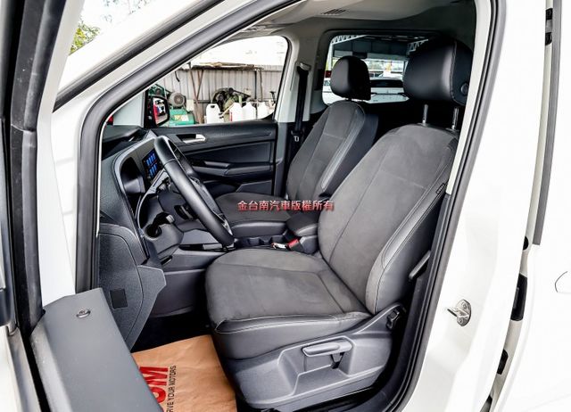 10月領牌✓一手車✓只跑6千✓全車原鈑件✓ACC✓AEB✓車道維持✓LED頭燈✓雙區恆溫✓原廠保養✓  第7張相片