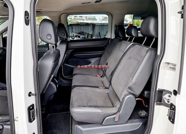 10月領牌✓一手車✓只跑6千✓全車原鈑件✓ACC✓AEB✓車道維持✓LED頭燈✓雙區恆溫✓原廠保養✓  第8張相片